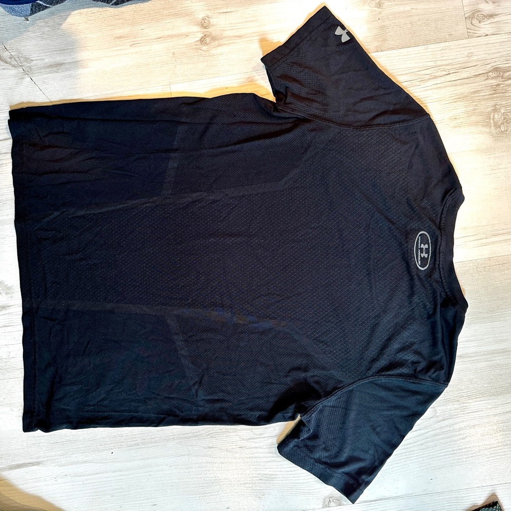 Bundle of two men’s under armor, athletic shirts, size medium - Picture 9 of 10